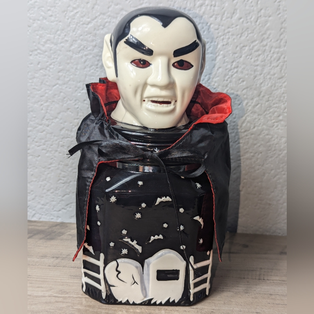Dracula with Cape Storage Jar - HERITAGE MINT Holiday Collection